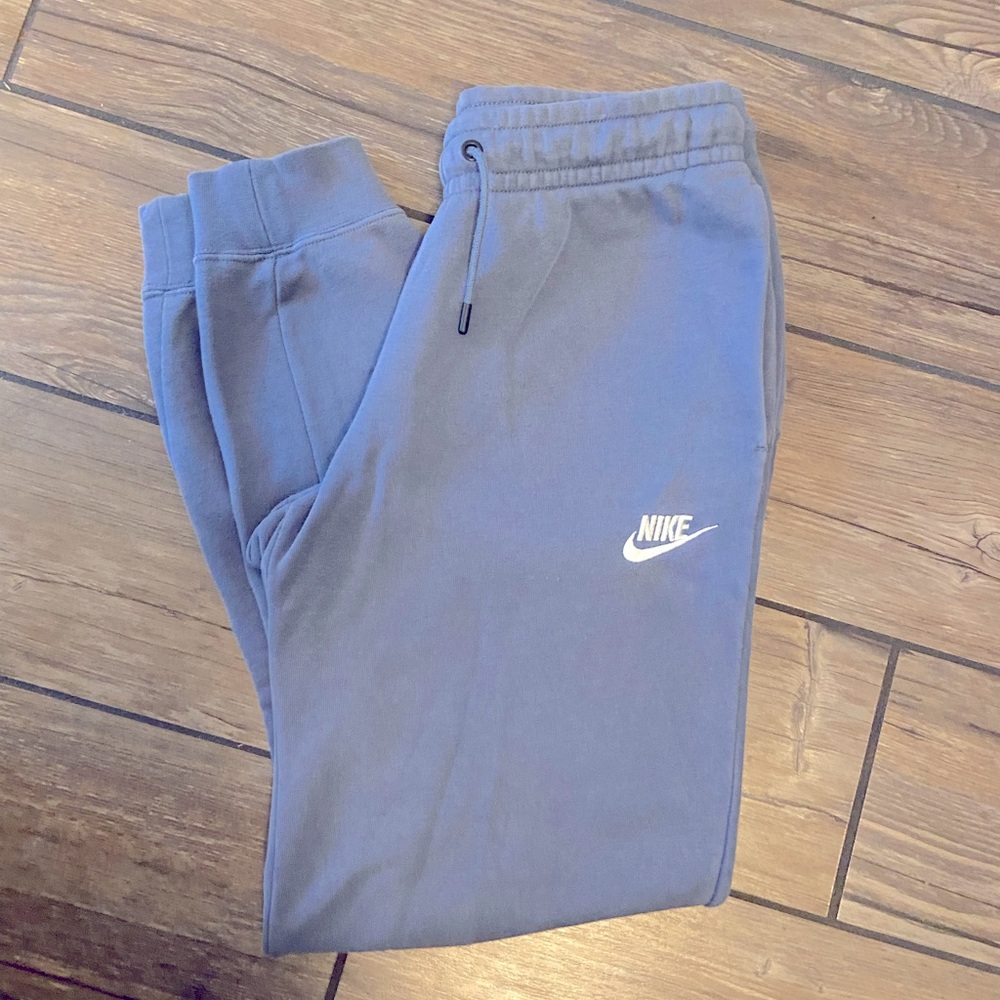 Nike essential jogger sweats size XS